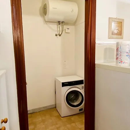 La Casa Di Dino Apartment *