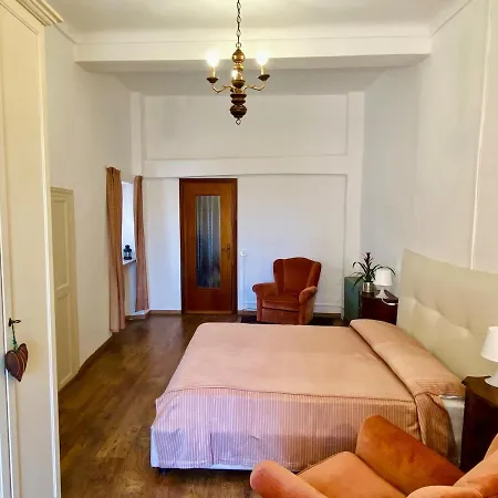 La Casa Di Dino Apartment *